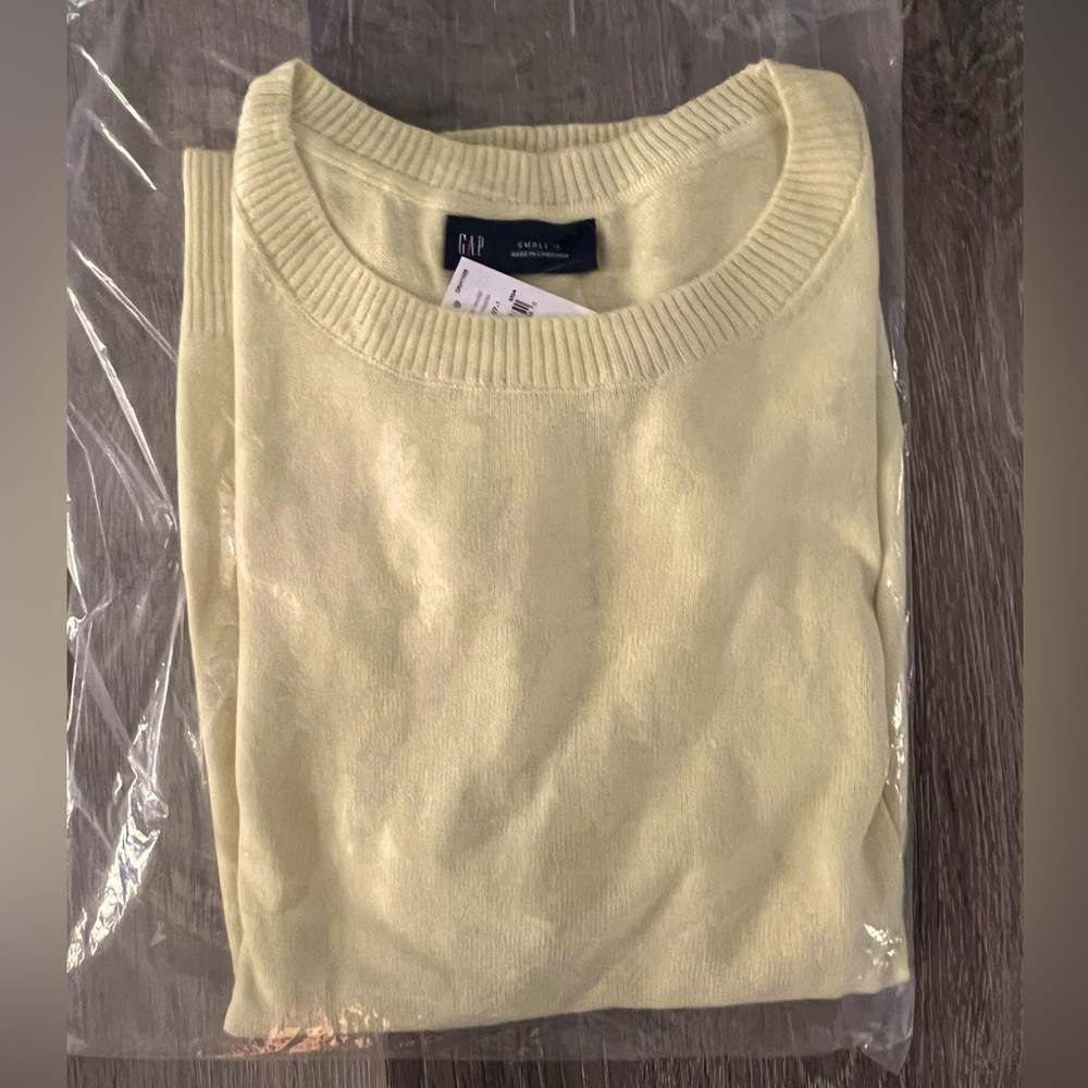 Gap women’s or junior’s top